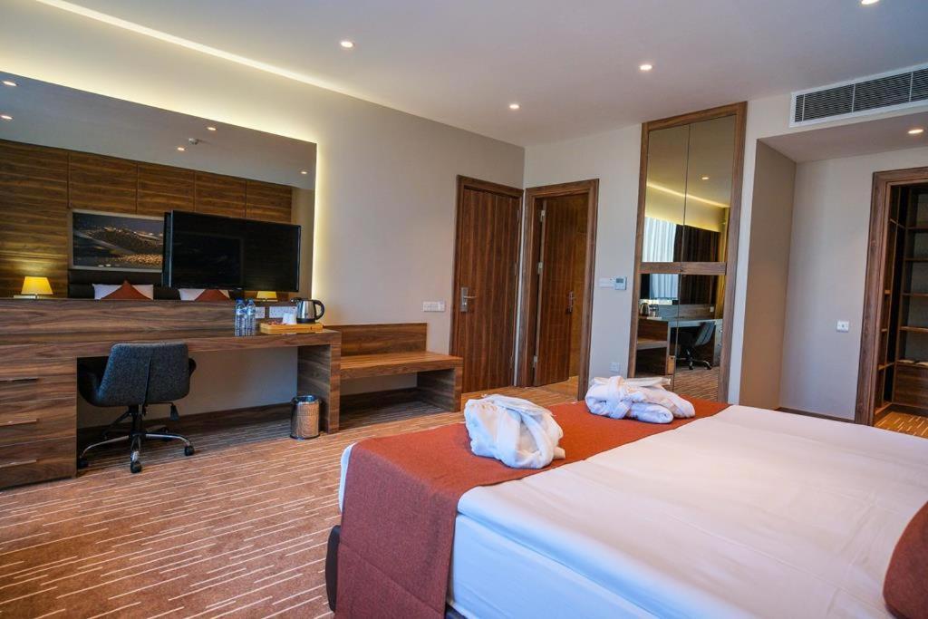 Ekor Elegance Hotel Famagusta  Eksteriør billede